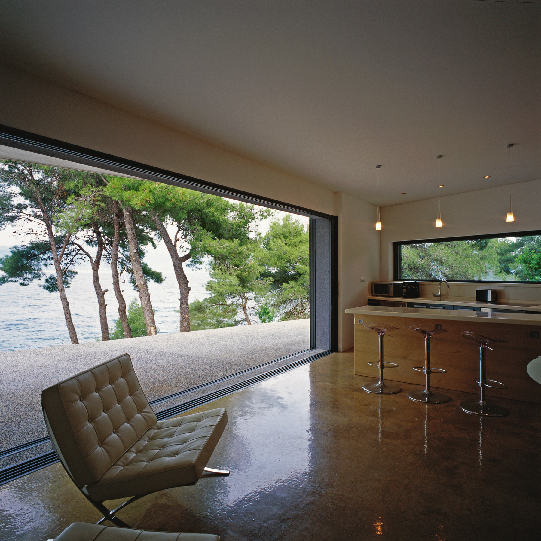 Holiday House, Slatine